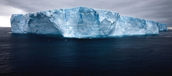 Айсберги: откуда берутся, что из себя представляют и чем опасны