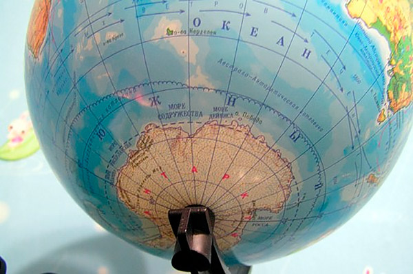Южный океан на глобусе