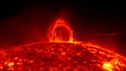 Солнечные вспышки на поверхности солнца